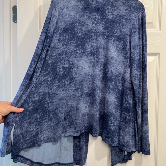 LOGO by Lori Goldstein Blue and Light Blue Spattered Paint Open Cardigan - Picture 4 of 11